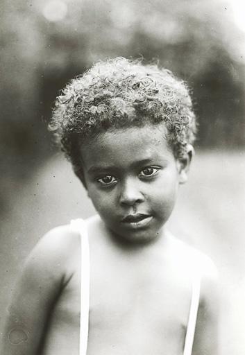 Enfant métis. Yaoundé (Cameroun). 1919/1939