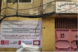 Affichages de l’UNRWA et de l’ONG Najdeh signalant l’ouverture de leurs programmes d’aide aux réfugiés Palestiniens de Syrie et aux familles libanaises hôtes dans le camp de Chatila Affichages de l’UNRWA et de l’ONG Najdeh signalant l’ouverture de leurs programmes d’aide aux réfugiés Palestiniens de Syrie et aux familles libanaises hôtes dans le camp de Chatila