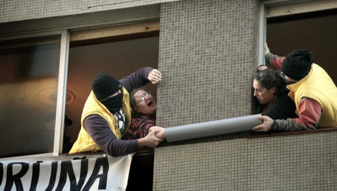 violent eviction in La Corogne violent eviction in La Corogne