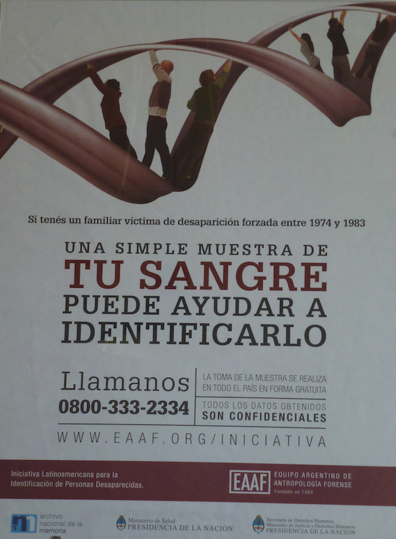 Affiche de l'équipe argentine d'anthropologie médico-légale (EAAF) Affiche de l'équipe argentine d'anthropologie médico-légale (EAAF)