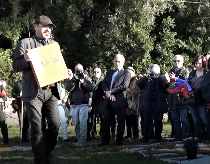 Gaeta 11 febbraio 2017, Pino Aprile depone il mattone della memoria di Casalduni