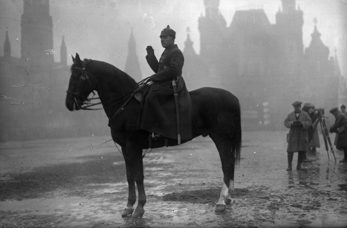 Moscou, 7 novembre 1927 (RGAKFD : 3-5582). Moscou, 7 novembre 1927 (RGAKFD : 3-5582).