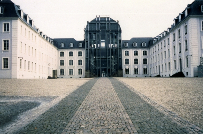 Jochen Gerz, 2146 Pierres – Monument contre le Racisme / Le Monument invisible, Sarrebruck (1993)