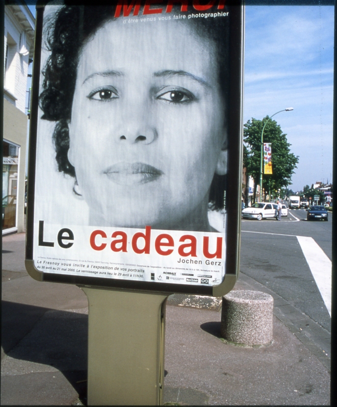 Jochen Gerz, Le Cadeau, Le Fresnoy, 2000. Jochen Gerz, Le Cadeau, Le Fresnoy, 2000.