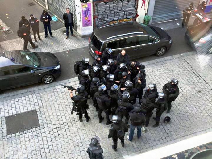 L'intervention policière à Saint-Denis contre un logement de terroristes présumés rue du Corbillon le 18 novembre. Vue de la rue de la République, à Saint-Denis. Photo anonyme.