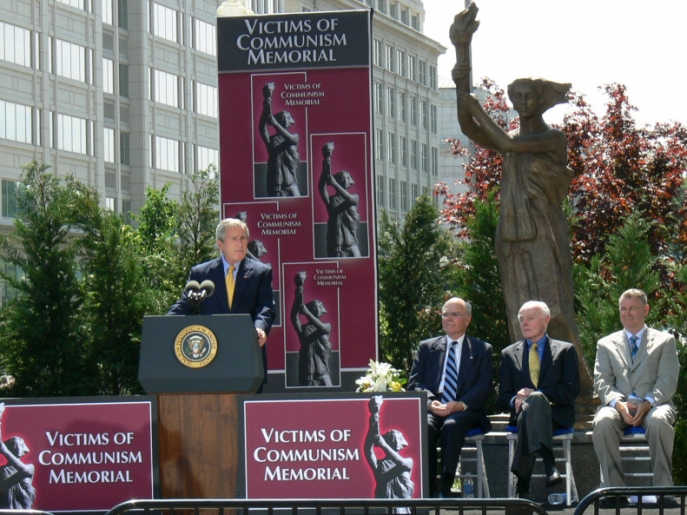 George W. Bush lors de la cérémonie d’inauguration du Mémorial