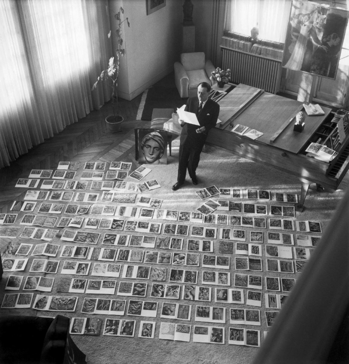 André Malraux devant son musée imaginaire, photographié par Maurice Jarnoux