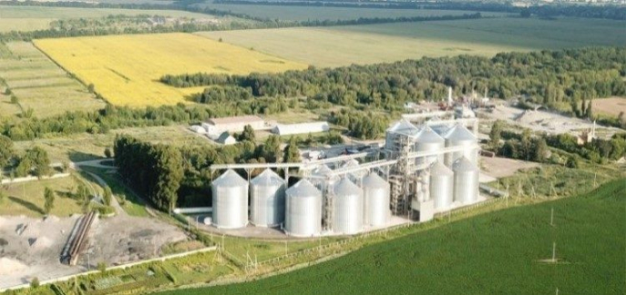 Silos à grains dans le nord de l'Ukraine