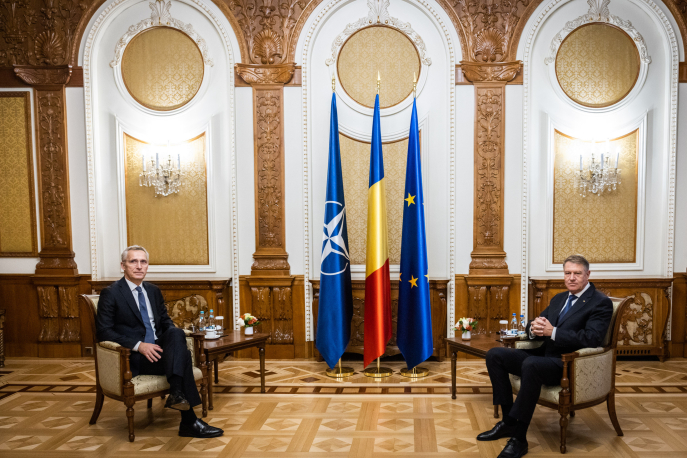 Jens Stoltenberg, secrétaire général de l’OTAn, avec Klaus Iohannis