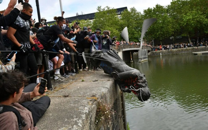 Edward Colston Thrown Bristol Harbour Edward Colston Thrown Bristol Harbour