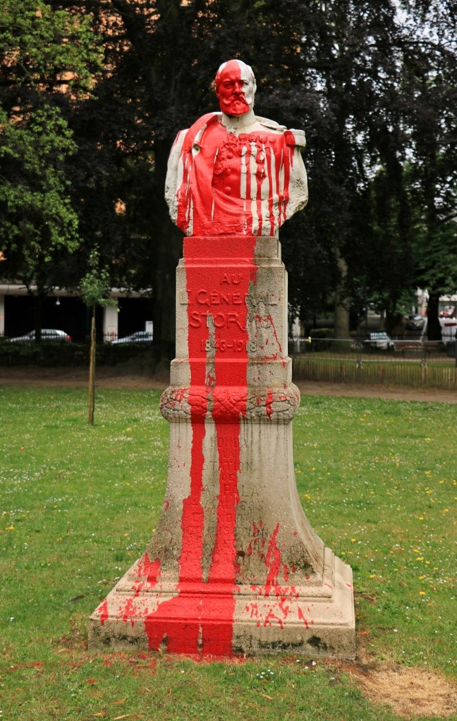 La statue du général Storms maculée