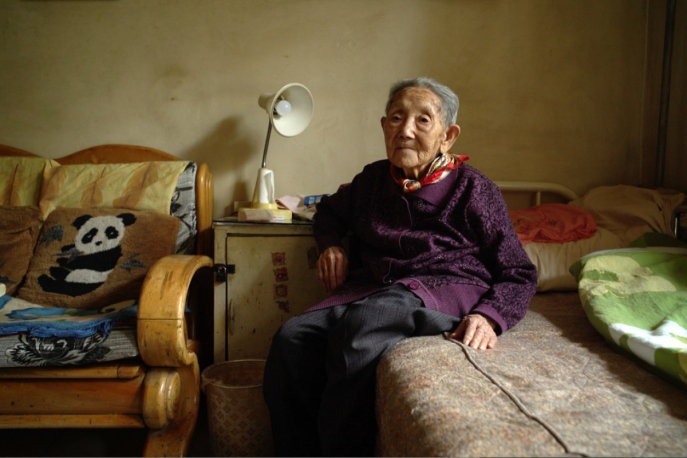 Les âmes mortes, film de Wang Bing, 2018. Gao Guifang est la veuve de l’un des survivants du camp de rééducation Jiabangou.