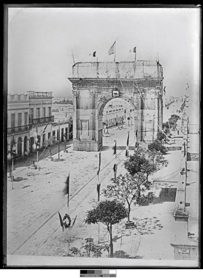Réplica del Arco de Tito, montada sobre avenida 18 de Julio en setiembre de 1871 para el primer aniversario de la unificación italiana. Centro de fotografía de Montevideo (0041FMHB) Réplica del Arco de Tito, montada sobre avenida 18 de Julio en setiembre de 1871 para el primer aniversario de la unificación italiana. Centro de fotografía de Montevideo (0041FMHB)