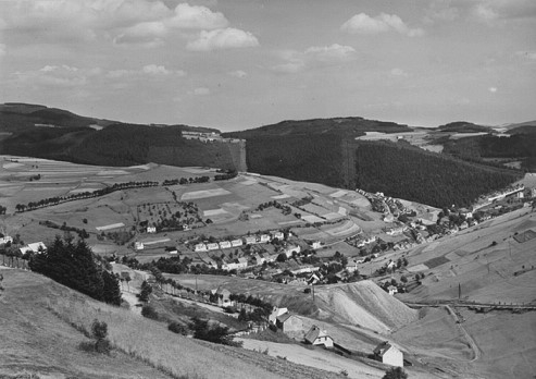 Image 3. Jachymov dans la région de la mine Svornost au début du XXe siècle. Deutsche Fotothek, archives visuelles de Dresde Image 3. Jachymov dans la région de la mine Svornost au début du XXe siècle. Deutsche Fotothek, archives visuelles de Dresde
